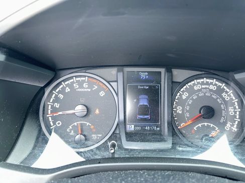 Used 2022 Toyota Tacoma SR AWD/4WD image 9
