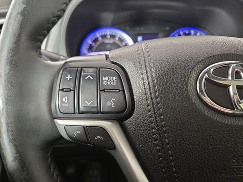 Used 2017 Toyota Highlander Limited Platinum image 17