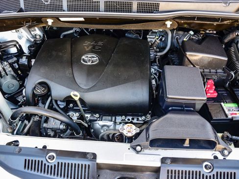 Certified 2017 Toyota Sienna LE image 32