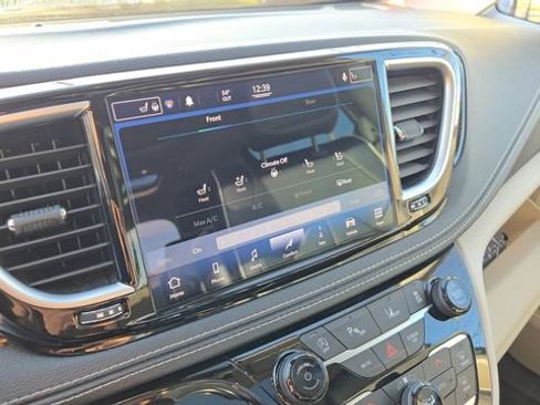 Certified 2021 Chrysler Pacifica Limited image 16