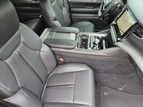 New 2026 Jeep Grand Wagoneer Limited AWD/4WD image 15