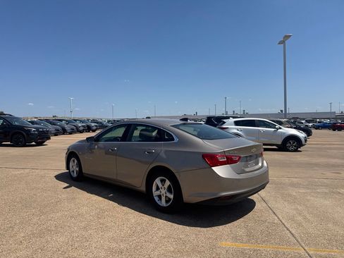 Used 2025 Chevrolet Malibu LS FWD image 14