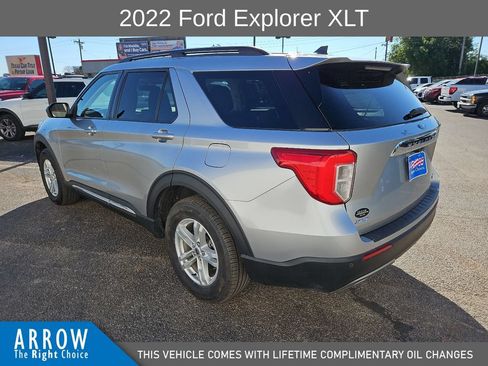 Used 2022 Ford Explorer XLT w/ Equipment Group 202A AWD/4WD image 8