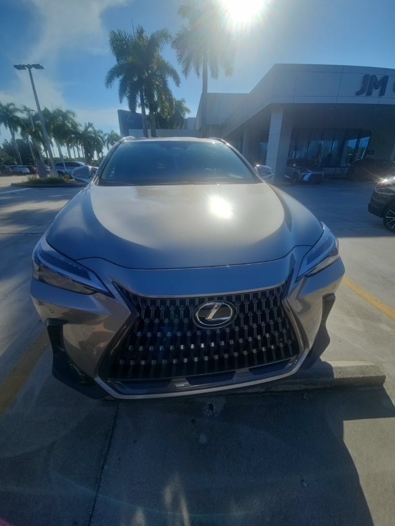 Certified 2025 Lexus NX 250 FWD w/ Accessory Package (2T) image 4