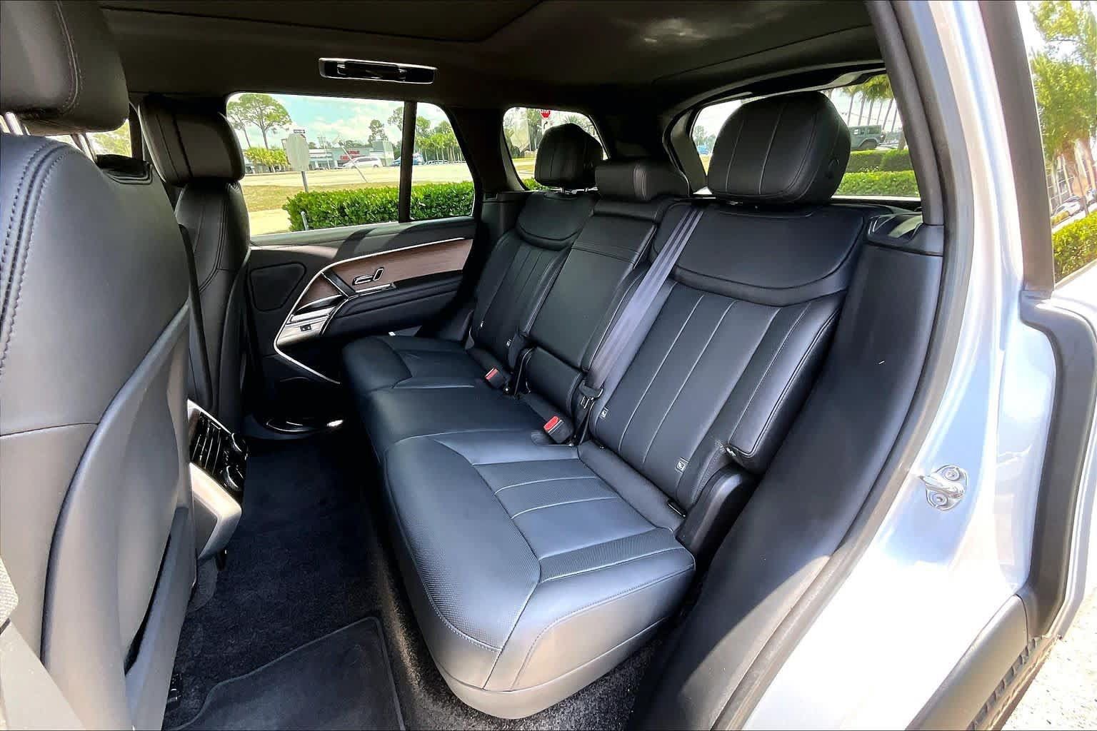 Used 2025 Land Rover Range Rover SE AWD/4WD image 36