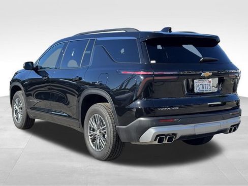 New 2025 Chevrolet Traverse LT image 2