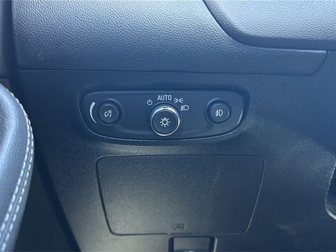 Used 2020 Buick Encore GX Preferred w/ Cold Weather Comfort Package image 32