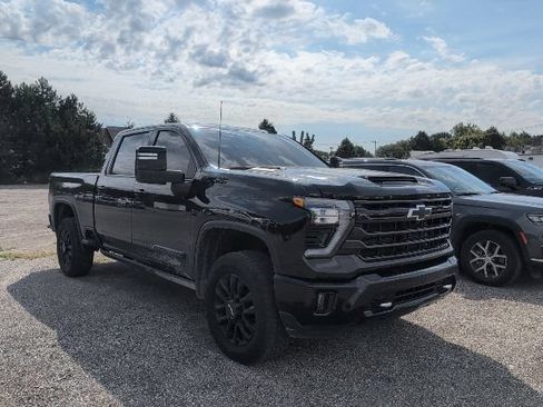 Used 2026 Chevrolet Silverado 2500 High Country w/ Midnight Edition AWD/4WD image 3