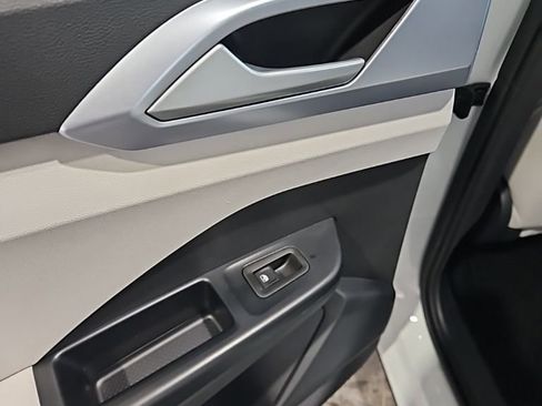 New 2026 Volkswagen Taos SE AWD/4WD image 21