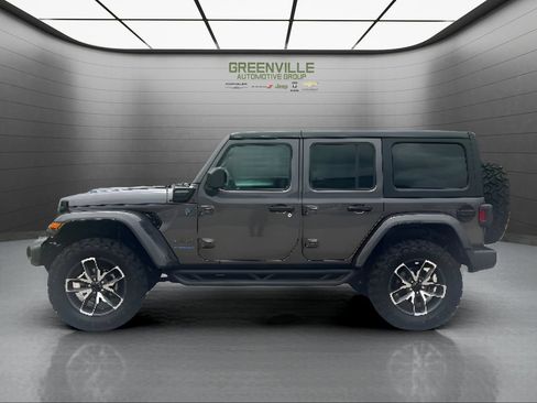 Used 2024 Jeep Wrangler Unlimited AWD/4WD image 4