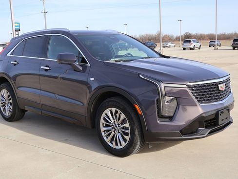 Used 2025 Cadillac XT4 Premium Luxury FWD image 4