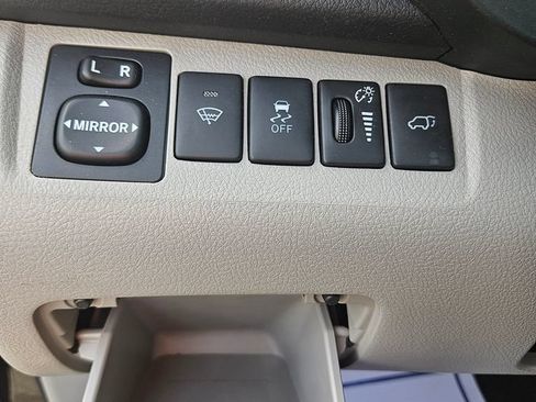 Used 2012 Toyota Highlander SE w/ Tow Pkg AWD/4WD image 8