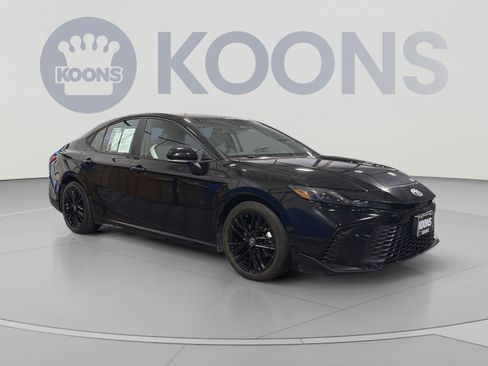 Used 2025 Toyota Camry SE FWD image 10