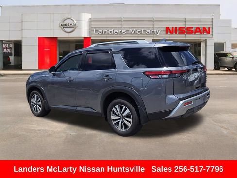 Used 2024 Nissan Pathfinder SL w/ Lighting Package (N92) FWD image 6