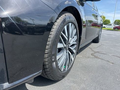 Used 2024 Nissan Altima 2.5 SV image 10