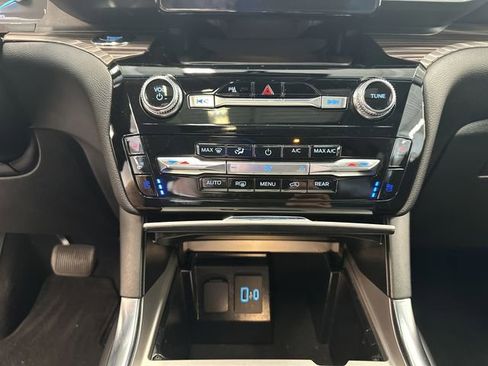 Used 2024 Ford Explorer Limited AWD/4WD image 34