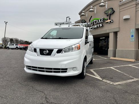 Used 2017 Nissan NV200 SV image 5