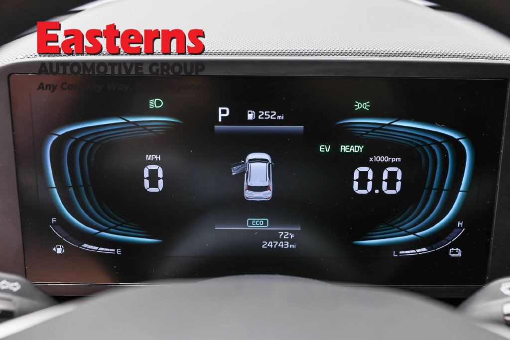 Used 2024 Kia Niro LX FWD image 18