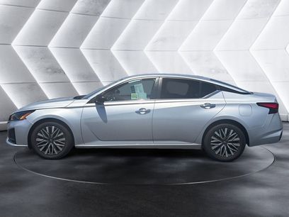 Used 2024 Nissan Altima 2.5 SV