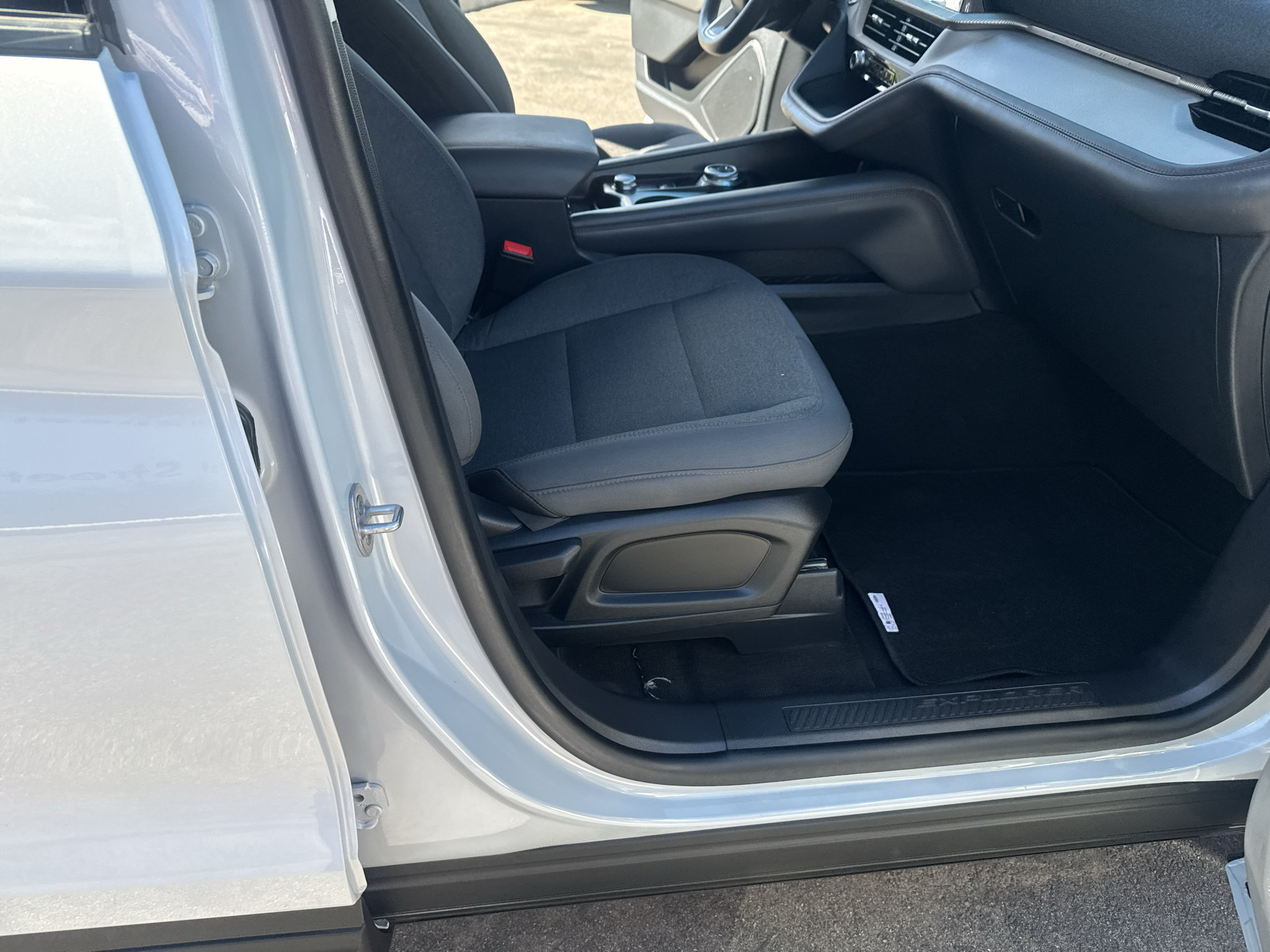Used 2026 Ford Explorer Active RWD image 20