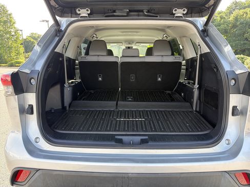 Used 2022 Toyota Highlander LE FWD image 29