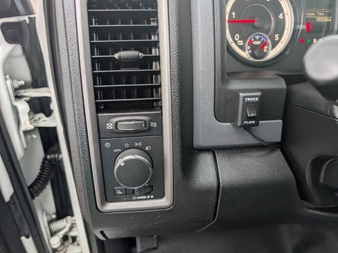 Used 2014 RAM 2500 Tradesman w/ Power & Remote Entry Group image 16