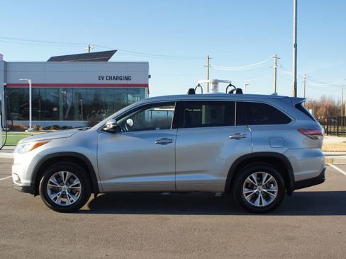 Used 2015 Toyota Highlander XLE image 10