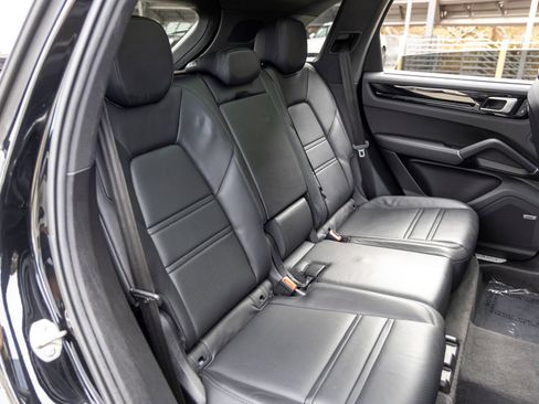 Certified 2022 Porsche Cayenne S AWD/4WD image 59