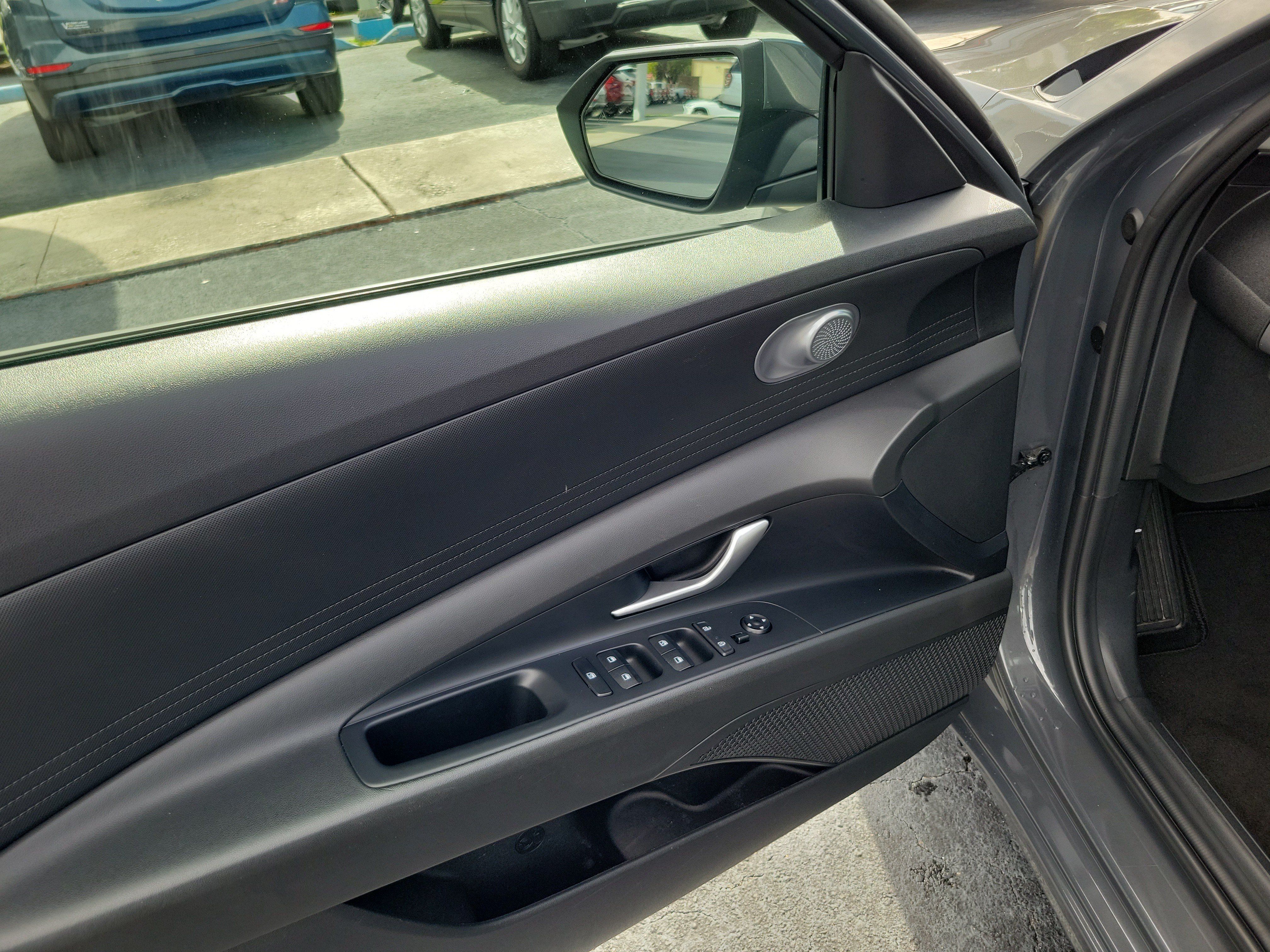 Used 2023 Hyundai Elantra Blue FWD image 16