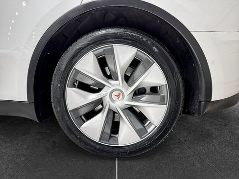 Used 2021 Tesla Model Y 2WD image 31