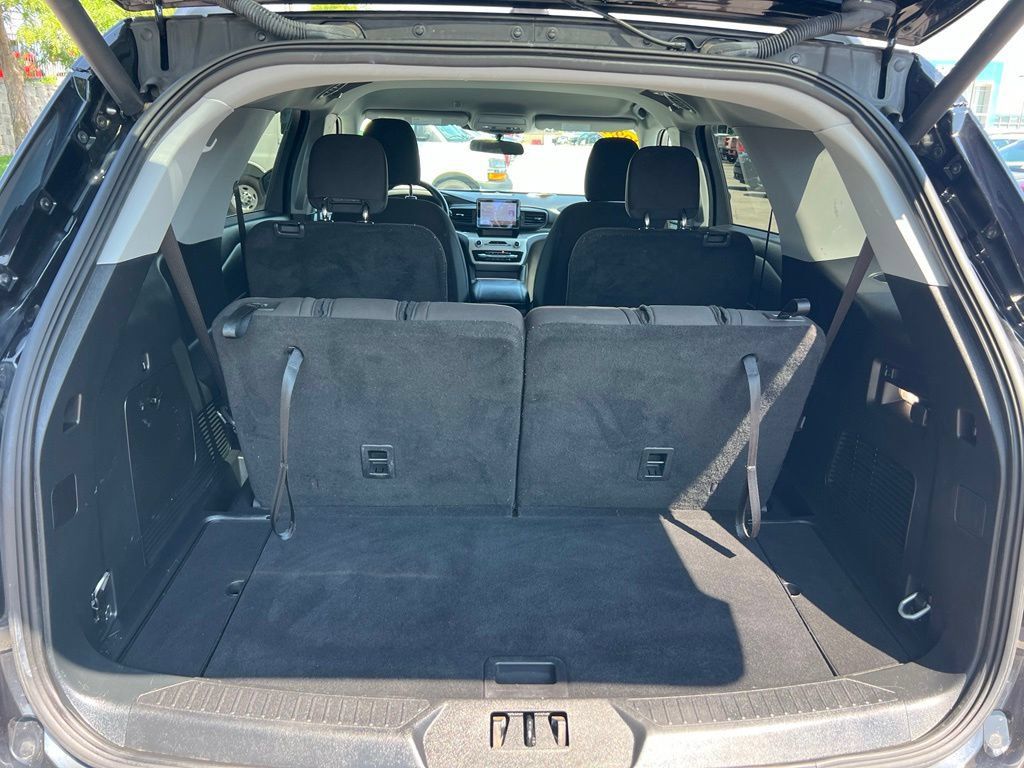 Used 2024 Ford Explorer XLT AWD/4WD image 23
