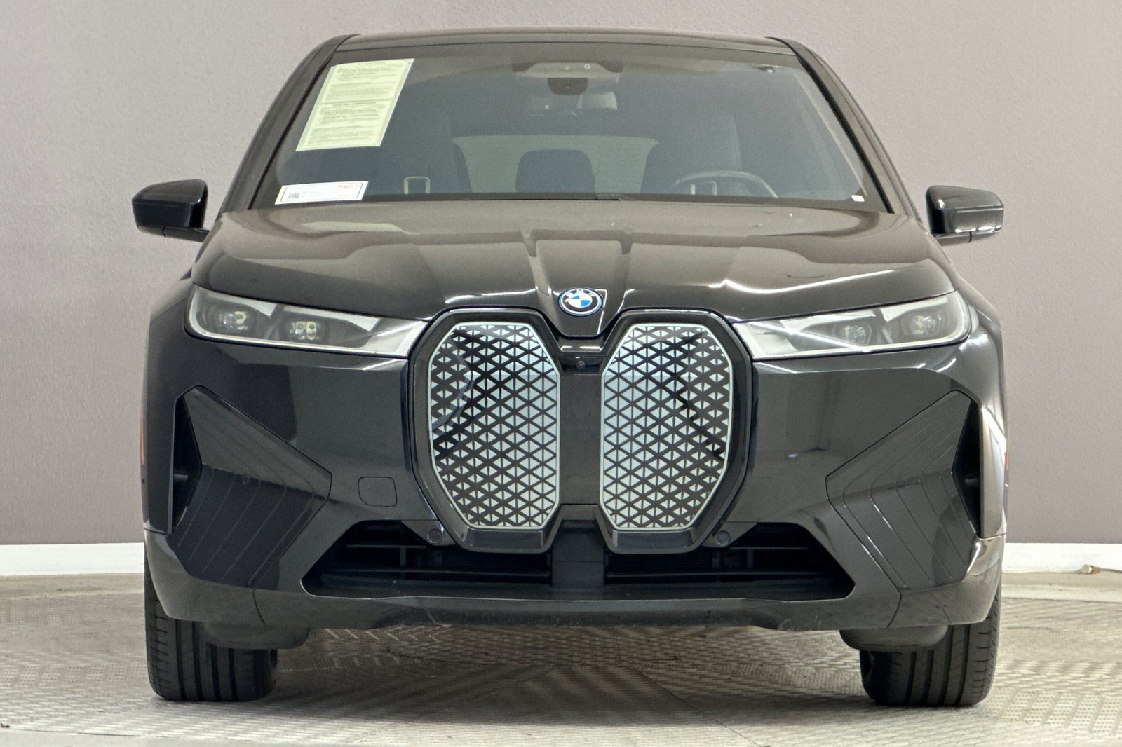 Used 2024 BMW iX xDrive50 w/ Premium Package AWD/4WD image 5