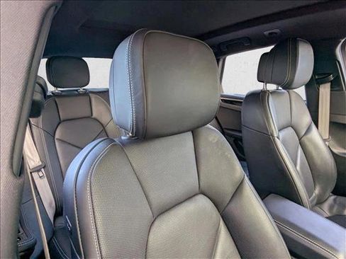Used 2022 Porsche Macan image 15