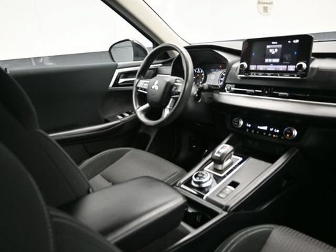 Used 2022 Mitsubishi Outlander ES AWD/4WD image 18