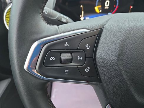 Used 2024 Chevrolet Trax ACTIV w/ Sunroof Package image 24