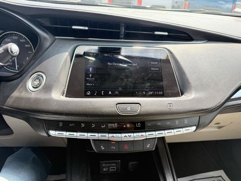 Used 2019 Cadillac XT4 Luxury w/ Cold Weather Package AWD/4WD image 16