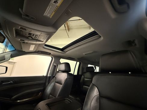 Used 2019 Chevrolet Suburban LT w/ Luxury Package AWD/4WD image 32
