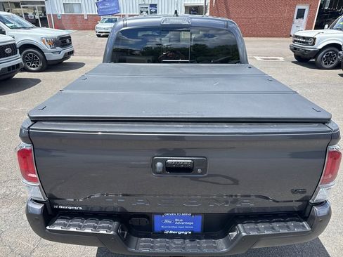 Used 2021 Toyota Tacoma TRD Off-Road w/ Technology Package AWD/4WD image 12