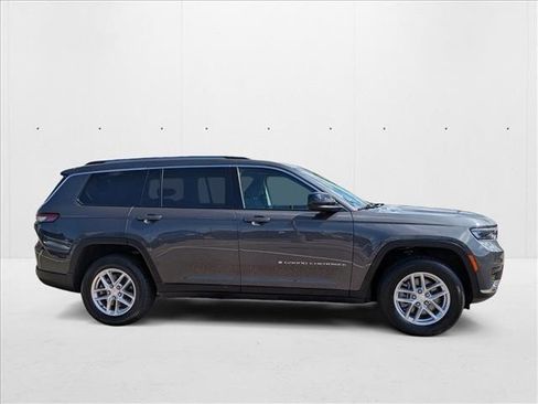 Used 2023 Jeep Grand Cherokee L Laredo image 4