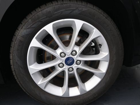 Used 2020 Ford Fusion SE FWD image 15