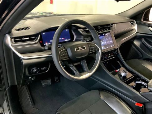 Used 2023 Jeep Grand Cherokee L Laredo image 17