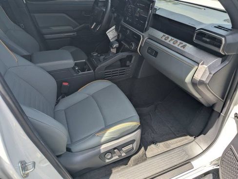 Used 2025 Toyota 4Runner Trailhunter AWD/4WD image 12