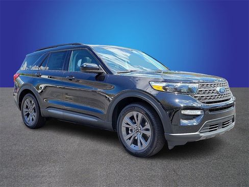 New 2024 Ford Explorer XLT w/ Equipment Group 202A image 2