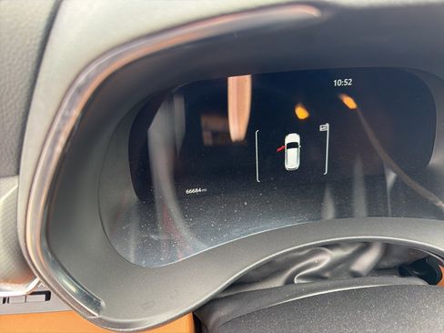 Used 2024 Toyota Highlander Platinum image 12