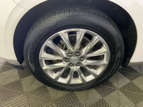 Used 2018 Buick Enclave Essence FWD image 9