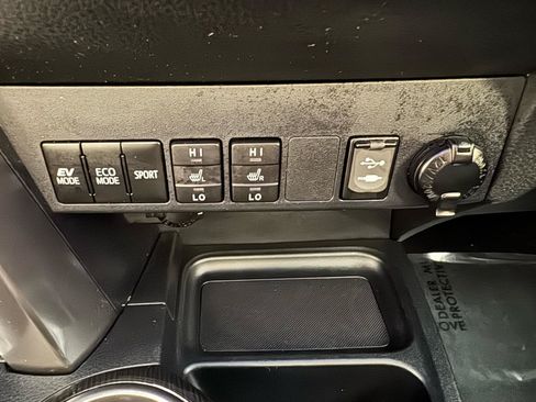 Used 2018 Toyota RAV4 SE AWD/4WD image 18