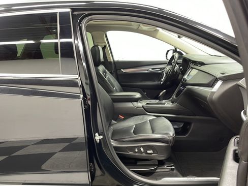 Used 2018 Cadillac XT5 Luxury w/ Driver Awareness Package FWD image 23