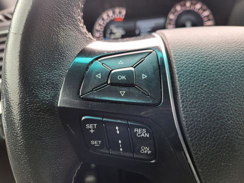 Used 2017 Ford Explorer Platinum image 27