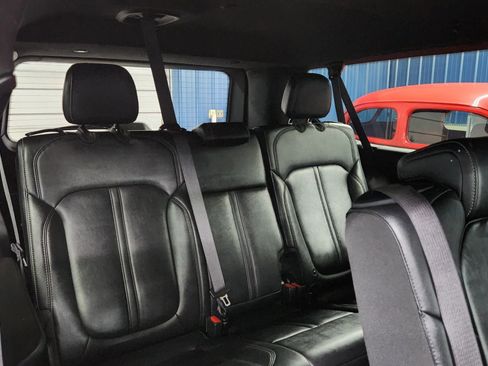 Used 2023 Jeep Wagoneer L Series II image 21