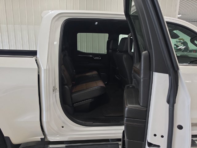 Used 2024 Chevrolet Silverado 1500 High Country w/ Technology Package AWD/4WD image 26